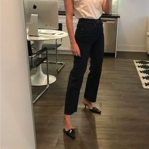 Black. Straight leg ankle/cropped Levi ribcage jeans. Size 29